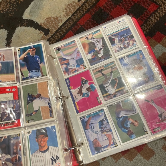 1990 BINDER FULL OF BASEBALL CARDS+ FOOTBALL CARDS - Picture 4 of 7